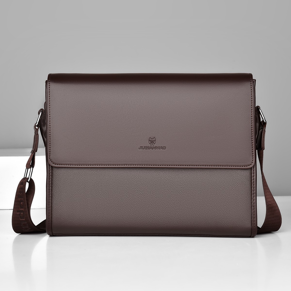 Vierkante crossbodytas Documen - Interior Design Documentation recensie en prijs